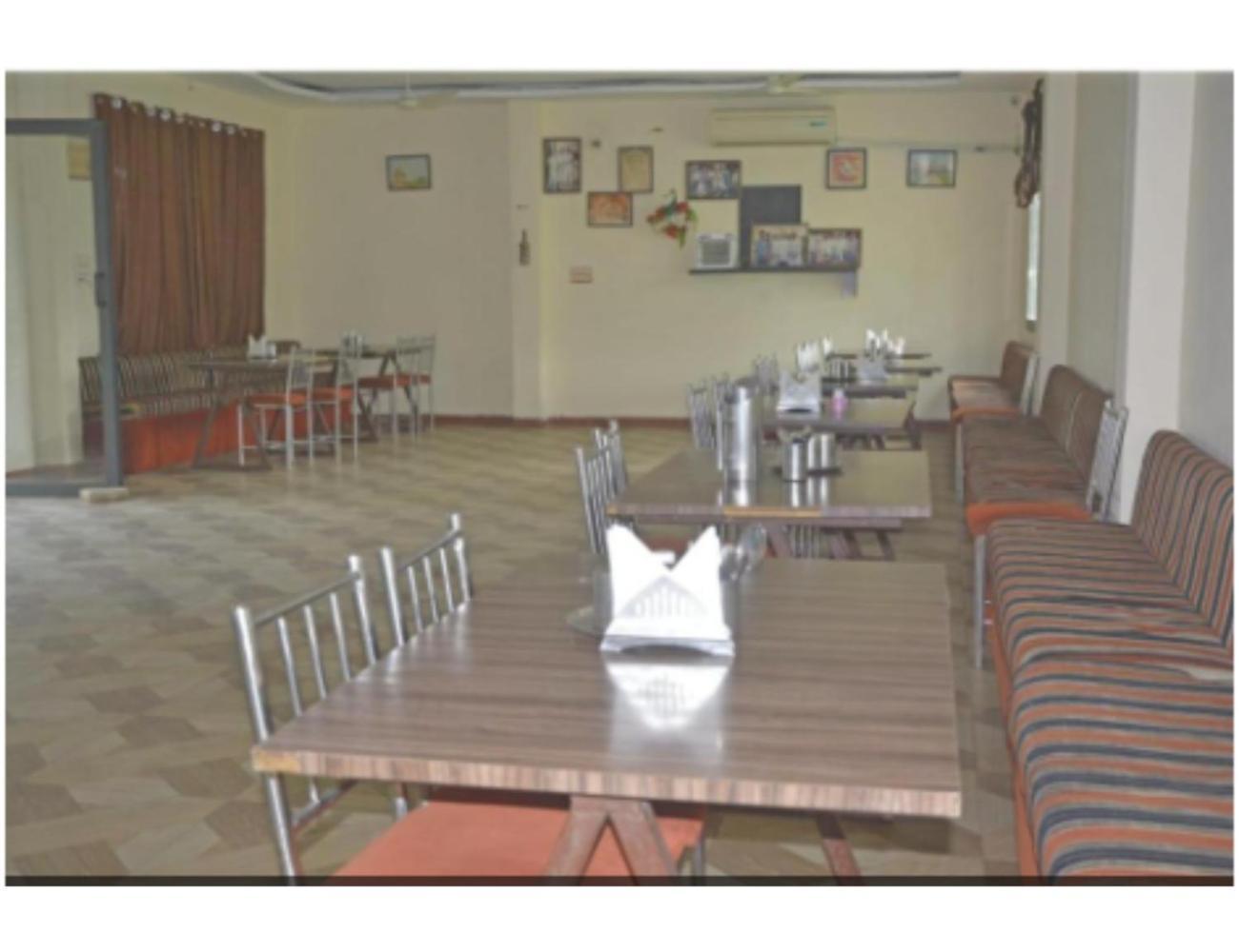 Hotel Fun N Food , Mandu Exterior photo