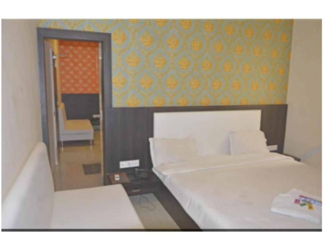 Hotel Fun N Food , Mandu Exterior photo