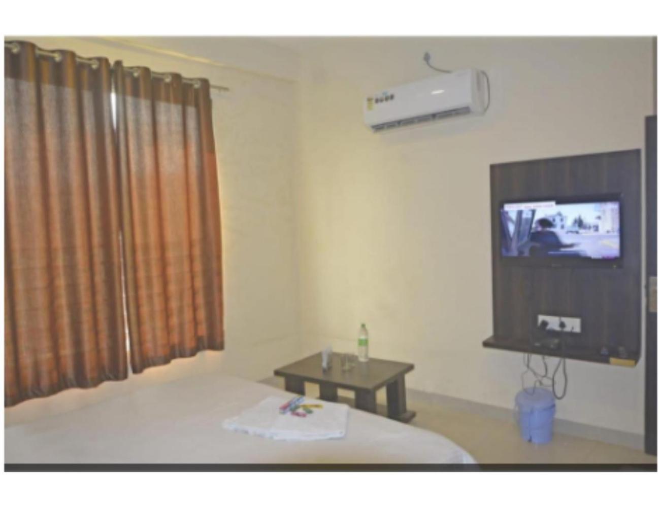 Hotel Fun N Food , Mandu Exterior photo