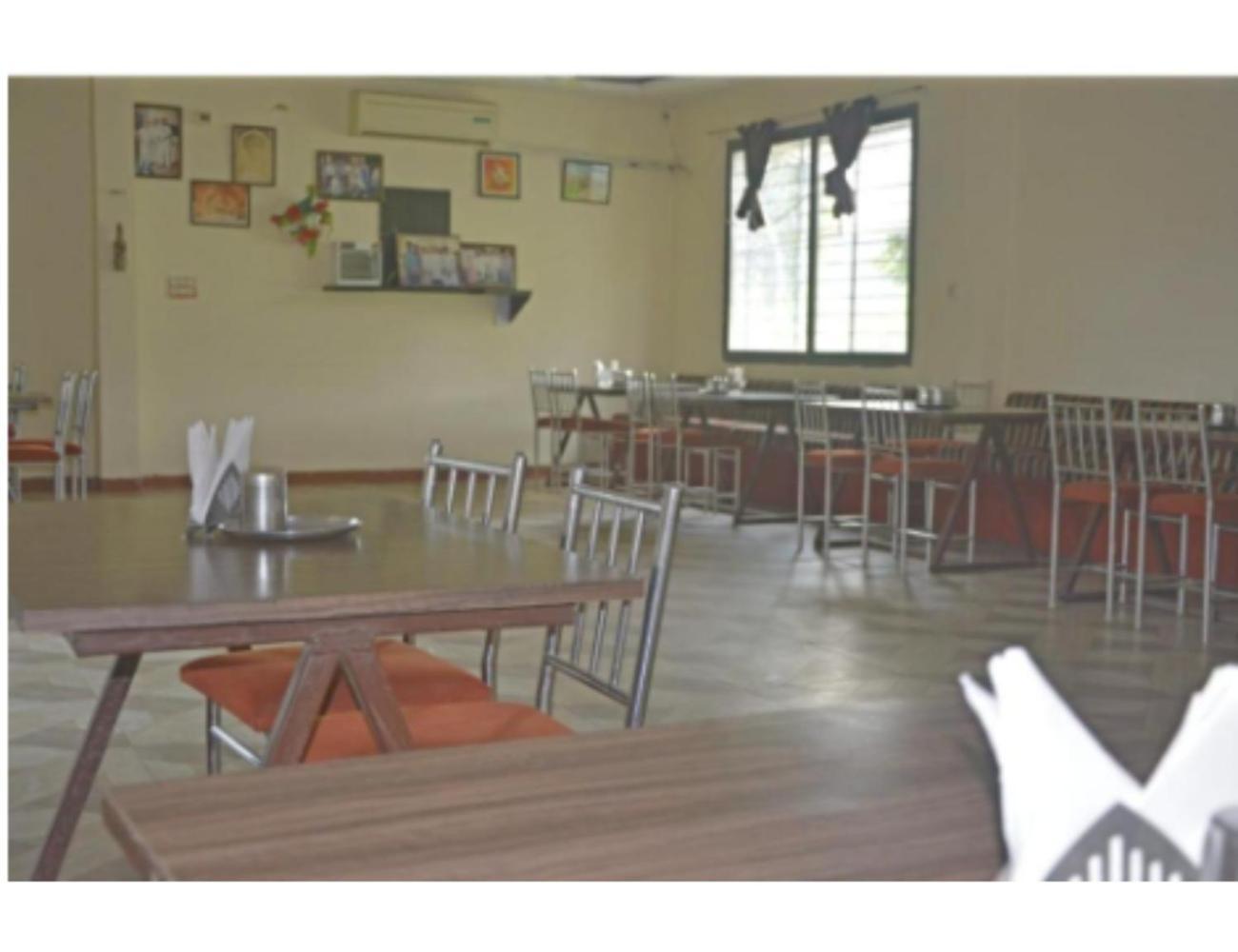 Hotel Fun N Food , Mandu Exterior photo