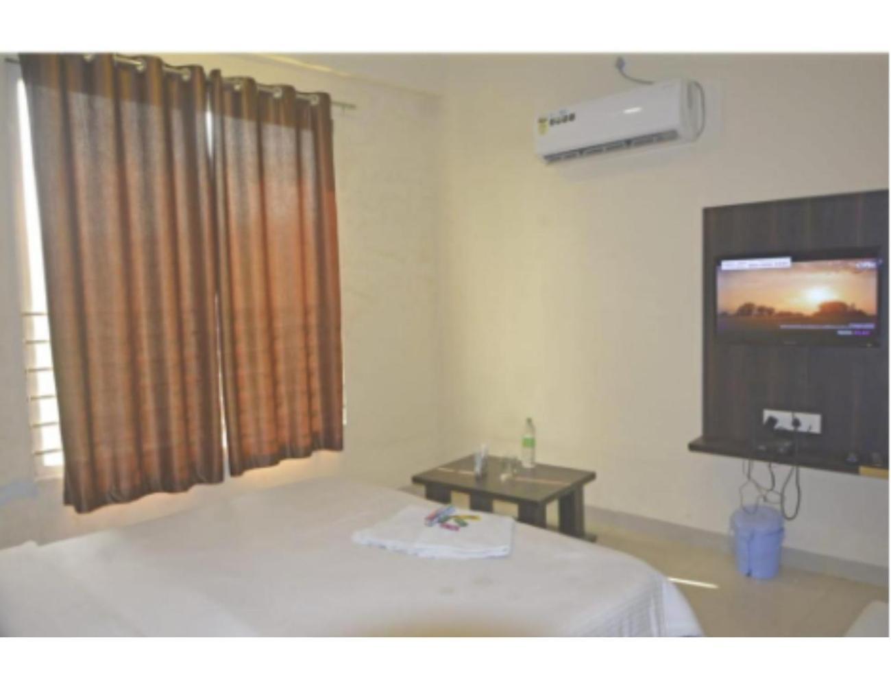 Hotel Fun N Food , Mandu Exterior photo